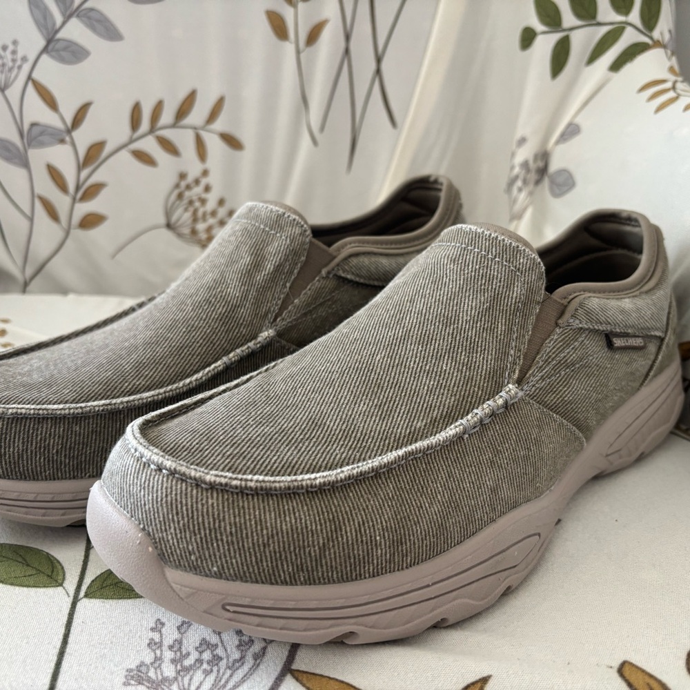 Men’s Skecher Loafers-NWOT